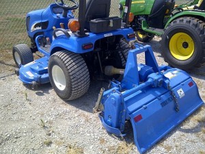 New Holland TZ25DA met middenmaaier en frees